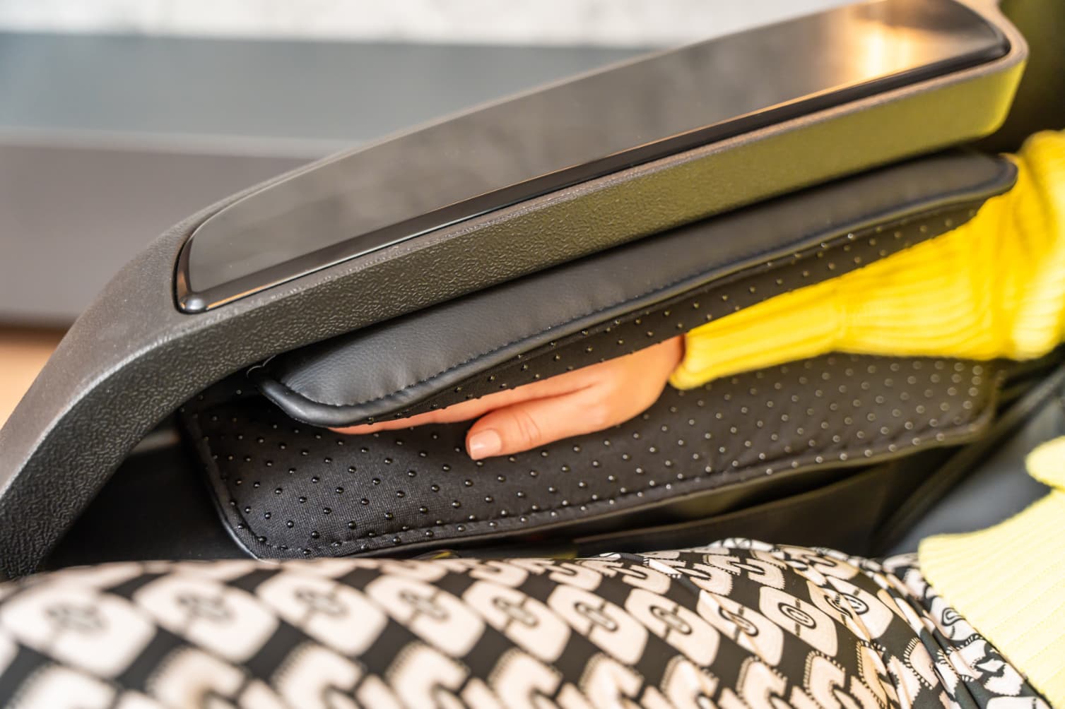 Kar- és tenyérmasszázs